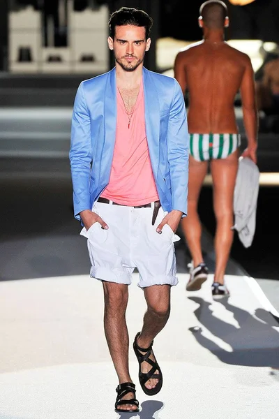 Look 12